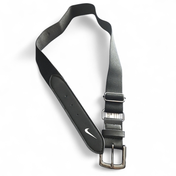 Nike Men's Belt in Black and Silver - Picture 9 of 10